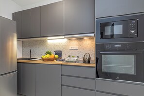 Kühlschrank, Ofen, Herdplatte, Geschirrspüler