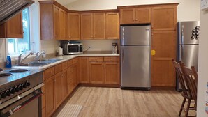 Coffee/tea maker, fridge, microwave, oven - Quiet, private, retreat with waterview. Close to town. Pet friendly.  (Tignish)