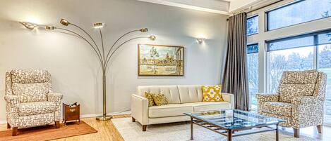 TV, fireplace, offices