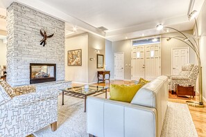 TV, peis og kontorer