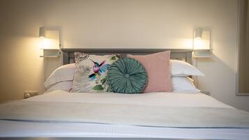 1 bedroom, iron/ironing board, internet