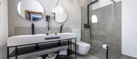 Luxury Suite, 1 King Bed, Non Smoking, Air conditioning | Room amenity