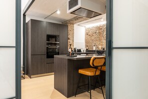 ثلاجة، ميكروويف، فرن، غسالة أطباق