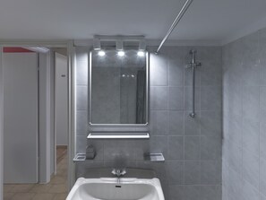 Baignoire, sèche-cheveux