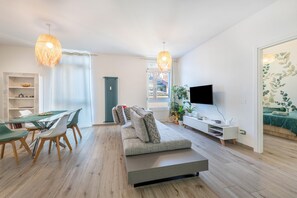 TV - Apartment 'Center Salo' with Wi-Fi and Air Conditioning (Salo)