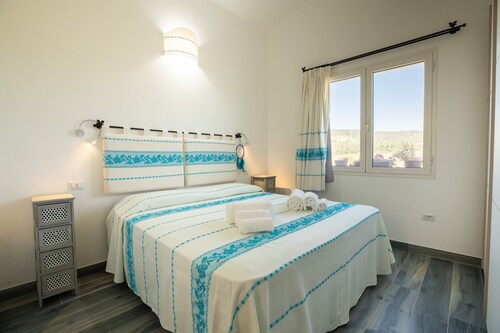 Holiday Home 'Villa S'ena E Su Juncu' with Mountain View, Wi-Fi & Air Conditioning