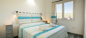 Holiday Home 'Villa S'ena E Su Juncu' with Mountain View, Wi-Fi & Air Conditioning