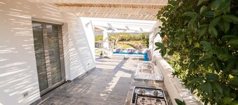 Vakantiehuis 'Villa S'ena E Su Juncu' met Uitzicht op de Bergen, Wi-Fi en Airco