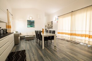 Dining - Holiday Home "Villa S'ena e Su Juncu" with Mountain View, Pool & Wi-Fi (loculi)