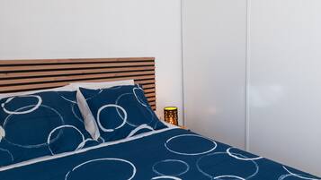 1 bedroom, bed sheets