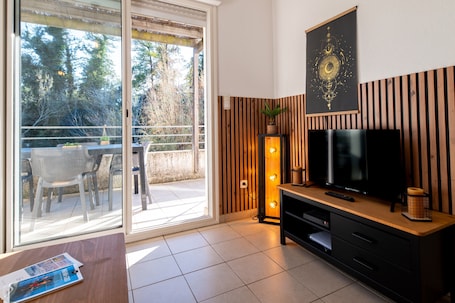 Interior. Holiday Apartment "Poggio Mezzana" with Sea View, Shared Pool & A/C