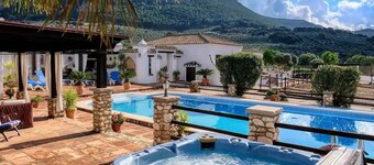 Retiro de lujo con 2 piscinas, jacuzzi climatizado, WiFi gratis y facilidades ecuestres