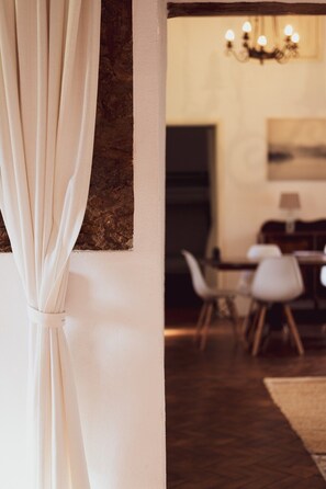 Dining - Cottage 'Vale Do Espinheiro' with Lake View, Private Garden and Wi-Fi (Espinheiro)