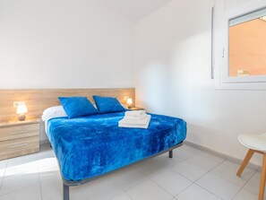 2 bedrooms, internet, bed sheets