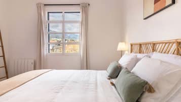 3 bedrooms, iron/ironing board, free WiFi, bed sheets