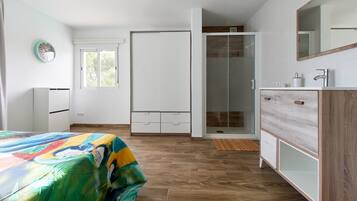 6 chambres, fer et planche Ă repasser, Wi-Fi gratuit, draps fournis
