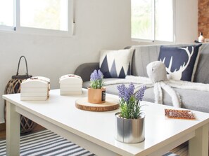 TV - Villa "Naizan" with Private Pool, 3 Terraces and Wi-Fi (Ametlla de Mar)