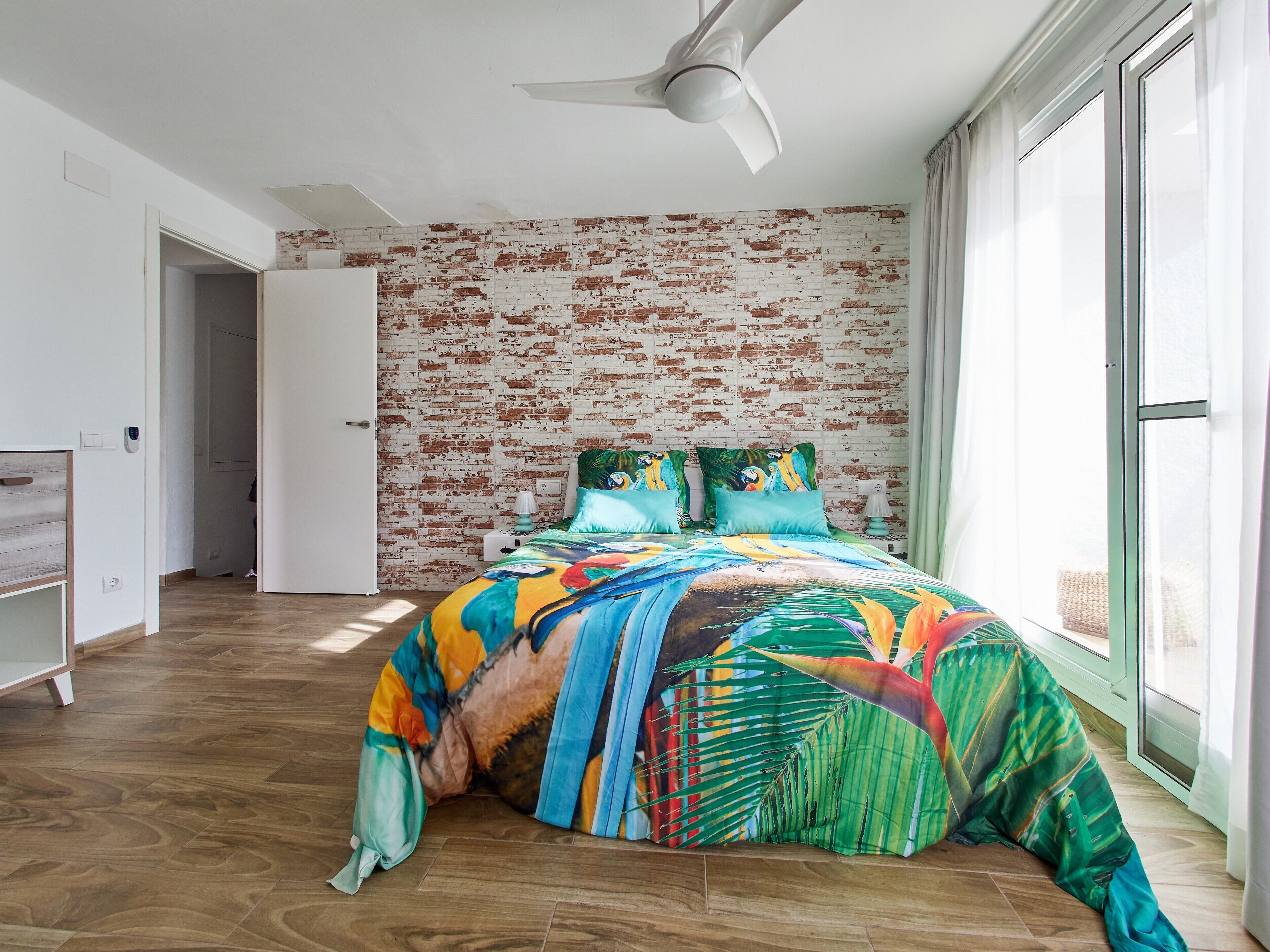 6 dormitorios, tabla de planchar con plancha, wifi gratis y ropa de cama