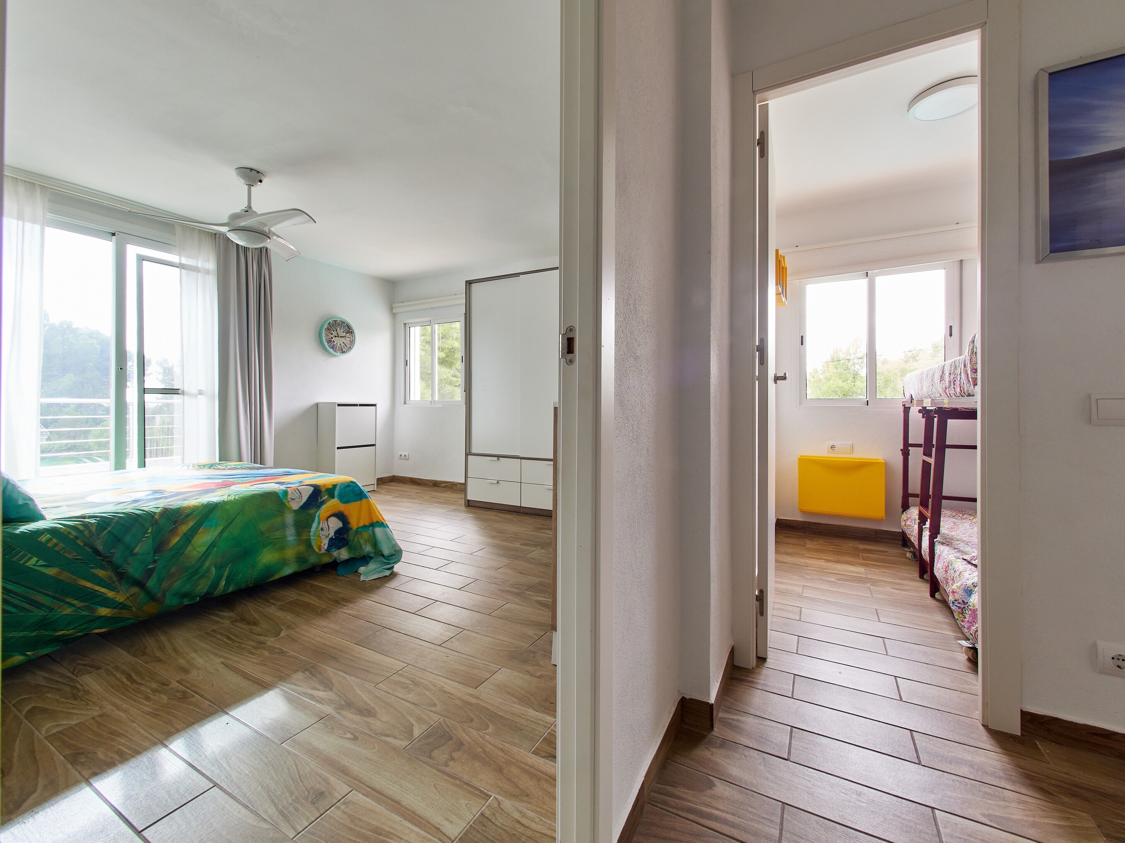 6 slaapkamers, een strijkplank/strijkijzer, gratis wifi, beddengoed