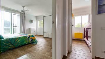 6 slaapkamers, een strijkplank/strijkijzer, gratis wifi, beddengoed
