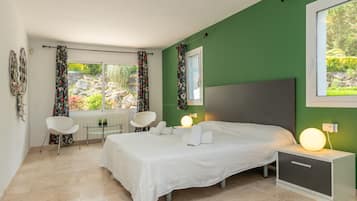 6 makuuhuonetta, silitysrauta/-lauta, ilmainen Wi-Fi, vuodevaatteet