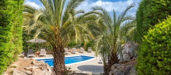 Villa 'Golf' with Mountain View, Wi-Fi and Air Conditioning