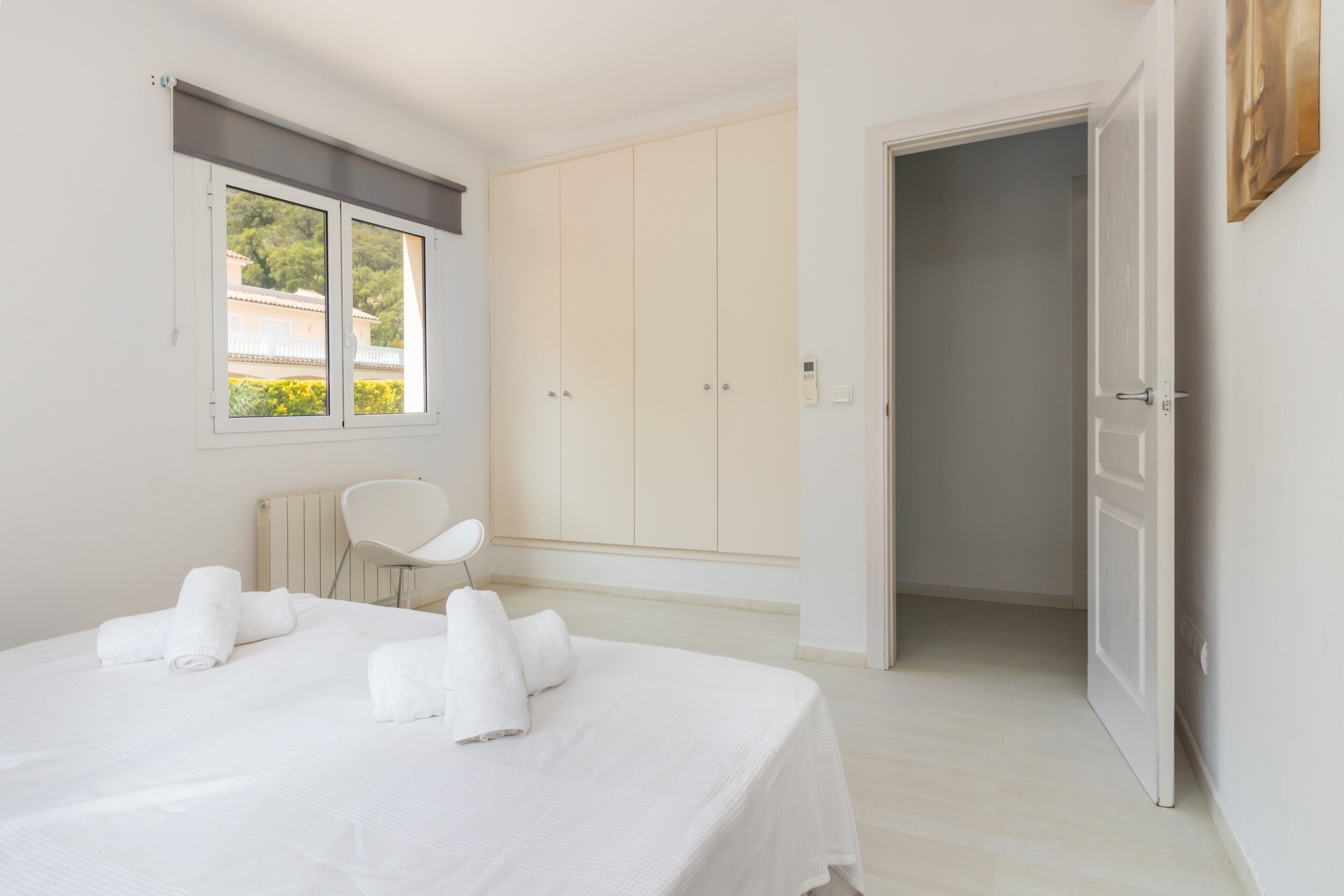 6 bedrooms, iron/ironing board, free WiFi, bed sheets