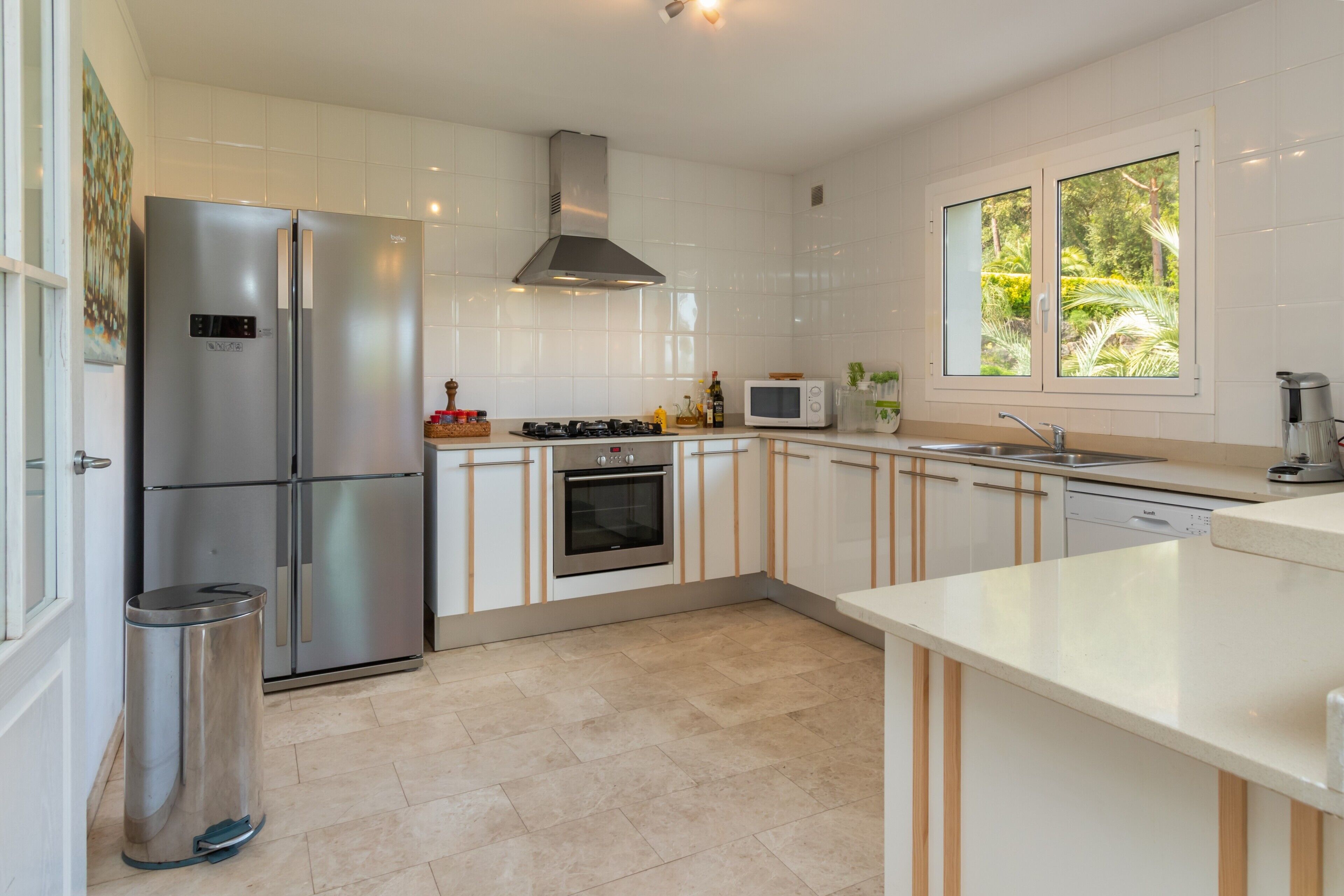 Refrigerador, microondas, horno y lavavajillas 