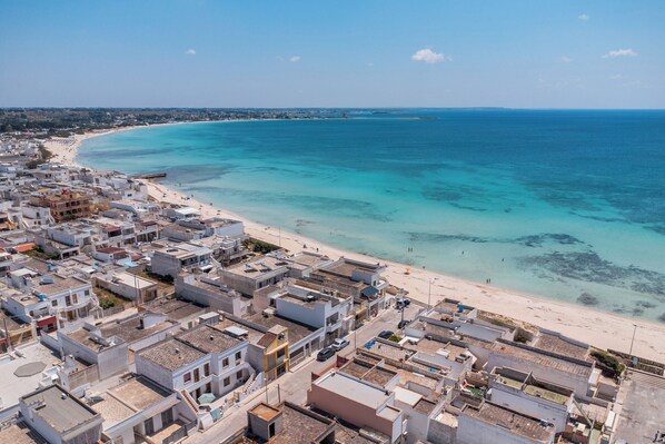 Una spiaggia nelle vicinanze