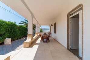 Outdoor dining - Villa 'Di Chiara' with Private Terrace (torre lapillo)