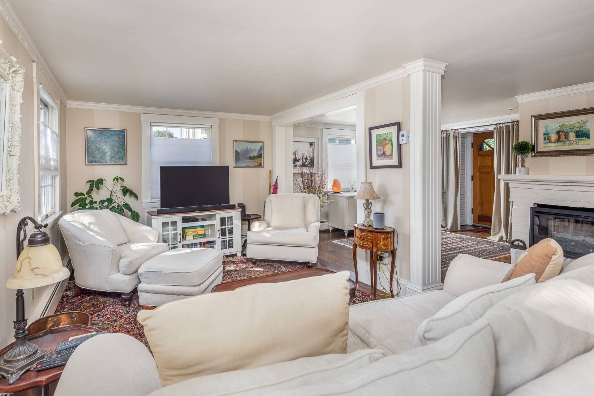 Smart TV, fireplace