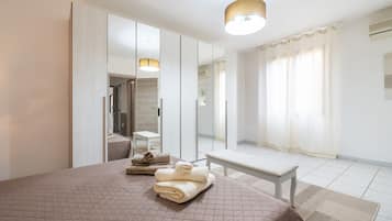 2 bedrooms, iron/ironing board, WiFi (free), bed sheets