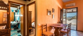 Vakantiehuis "Su Cuili" met Bergzicht, Gedeeld Zwembad & A/C