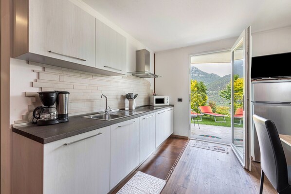 冷蔵庫、電子レンジ、コンロ、食器洗い機