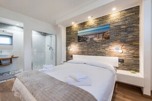 Douche, sèche-cheveux, serviettes fournies