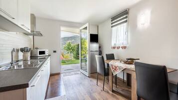 KĂŒhlschrank, Mikrowelle, Herdplatte, GeschirrspĂŒler