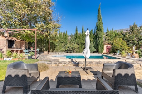 Pool. Vacation Home "A Pie De Sierra Nigüelas" with Mountain View, Private Pool & Wi-Fi
