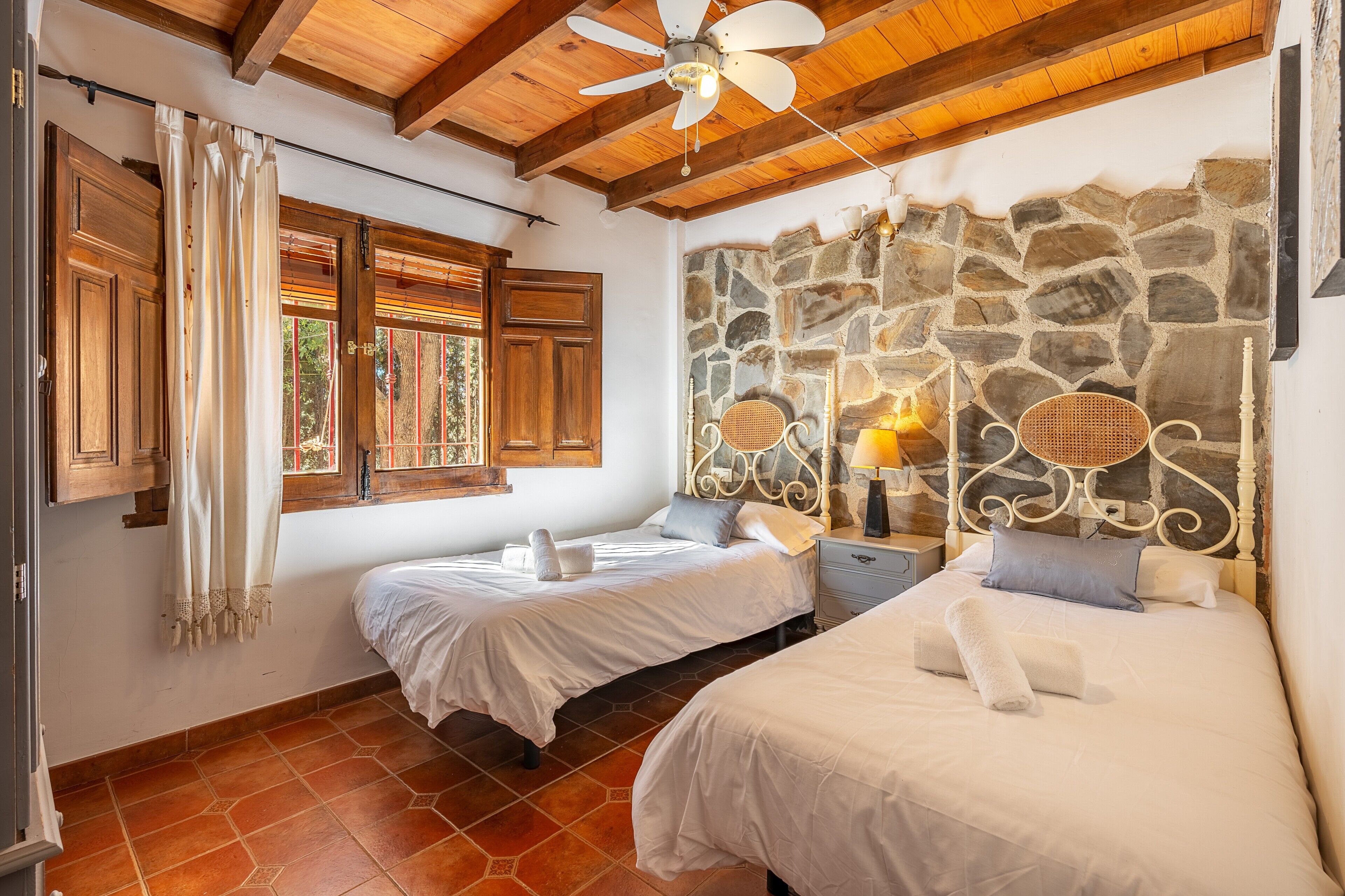 4 habitaciones, wifi gratis y ropa de cama 