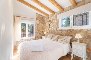 5 عدّة غرف نوم ومكواة/لوح كي وواي فاي مجانًا وملاءات أسرّة