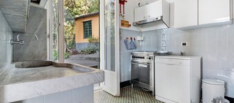 Villa 'Uliveto' with Sea View, Wi-Fi and Air Conditioning