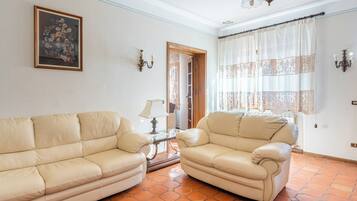 TV, caminetto