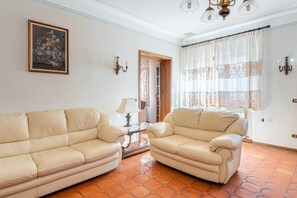 Televisión, chimenea