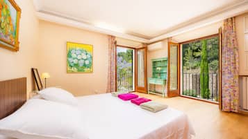 5 bedrooms, iron/ironing board, free WiFi, bed sheets
