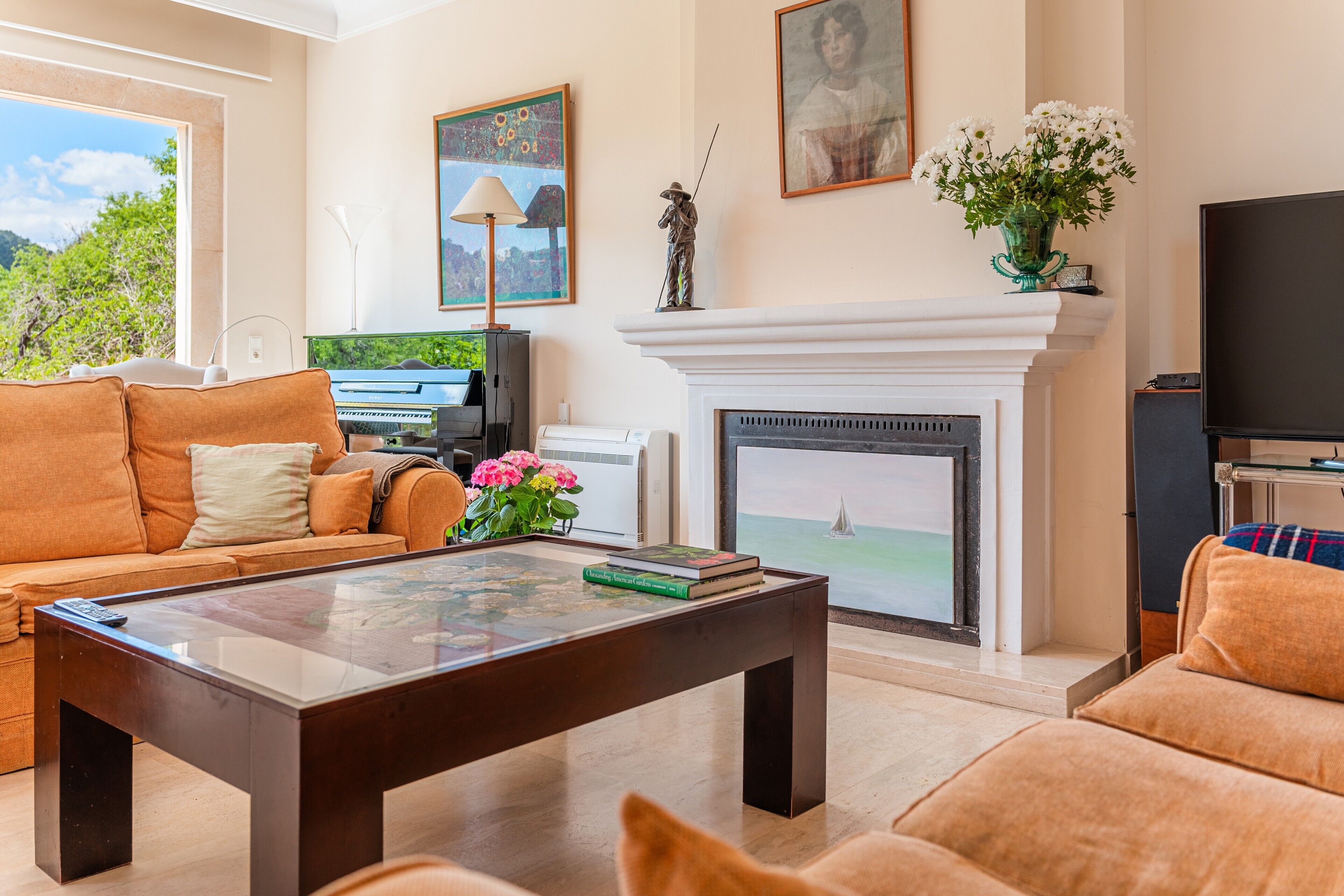 Télévision, lecteur de DVD, chaîne hi-fi