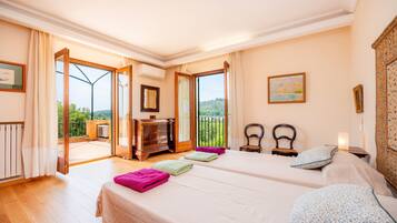 5 chambres, fer et planche à repasser, Wi-Fi gratuit, draps fournis