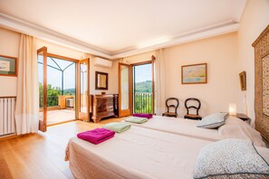 5 Schlafzimmer, Bügeleisen/Bügelbrett, kostenloses WLAN, Bettwäsche