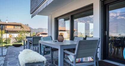 Apartment 'Pension Grasser' with Mountain View, Private Terrace and Wi-Fi