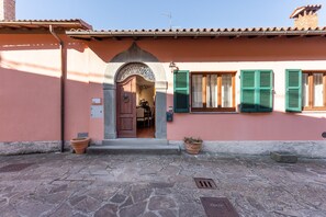 Exterior detail - Holiday Home 'Nonna Teta 10' with Garden (Molazzana)