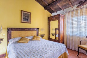 3 bedrooms, iron/ironing board, bed sheets - Holiday Apartment 'Melograni 7' with Terrace (Molazzana)