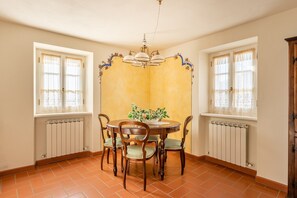 Dining - Holiday Apartment 'Melograni 7' with Terrace (Molazzana)